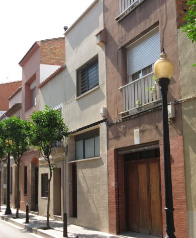 Viv unifamiliar entre mitgeres c Roquetes