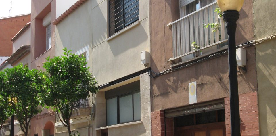 Viv unifamiliar entre mitgeres c Roquetes