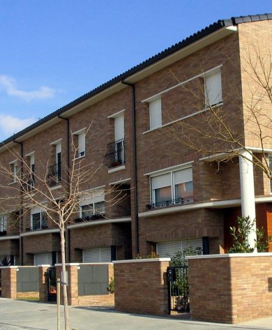 16 Viv unifamiliars en filera