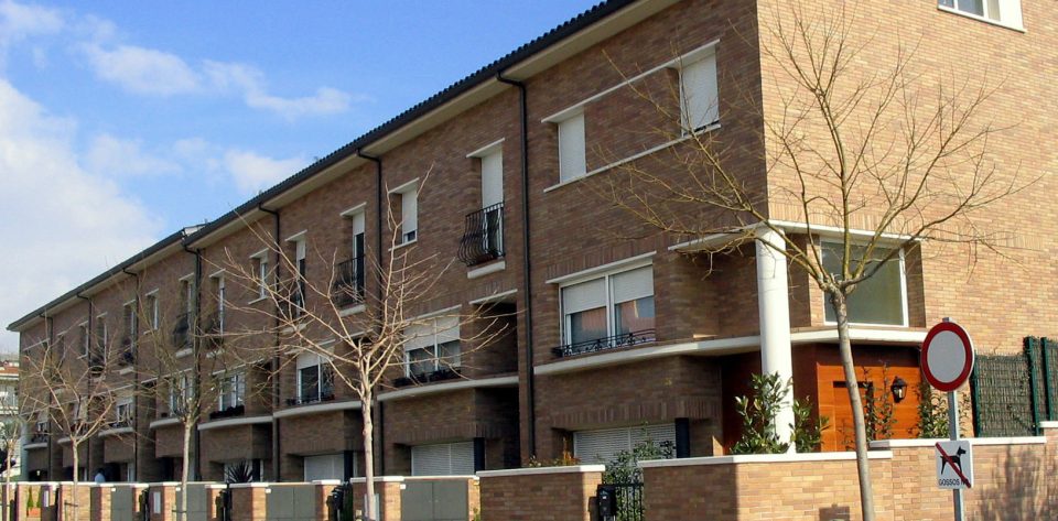 16 Viv unifamiliars en filera